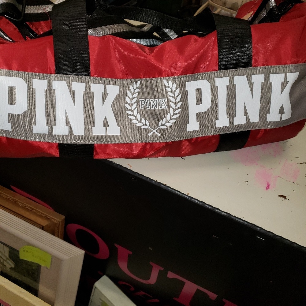 Maroon VS Pink duffle bag - Picture 2 of 4
